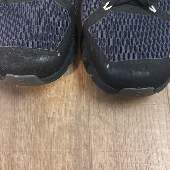 ON Cloudflyer black/white men’s size 9.5 - Picture 5 of 8